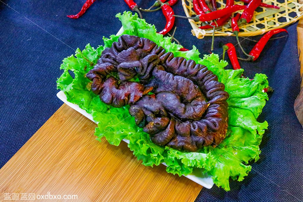 卤肥肠熏酱肥肠美食摄影素材