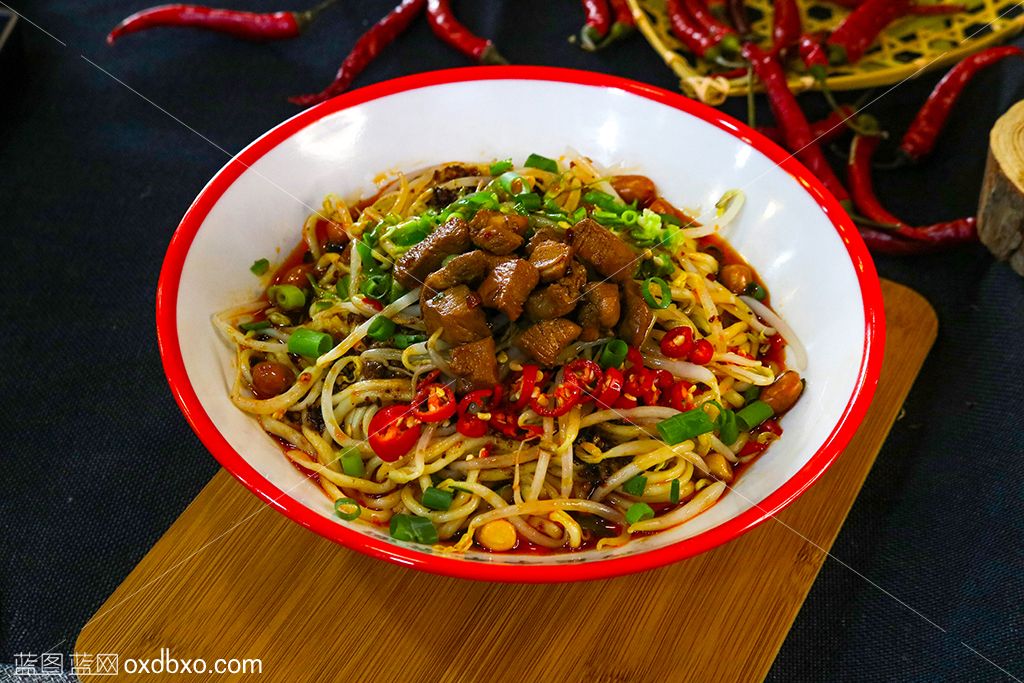 双椒麻辣拌面抻面拉面美食摄影素材