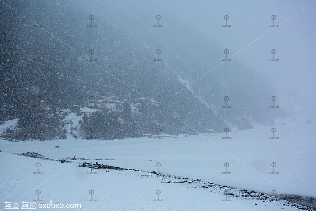 西藏风暴风雪风景摄影