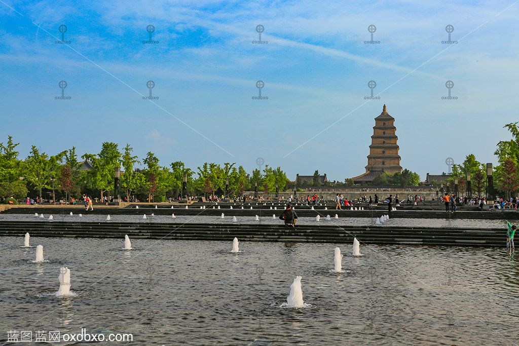 西安大雁塔远景喷泉晴朗的天空 拷贝.jpg
