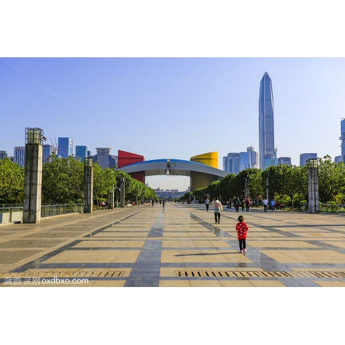 深圳市莲花山公园入口 大门 游客 高楼耸立 蓝天 风景 风光 景观 商业摄影 商用素材