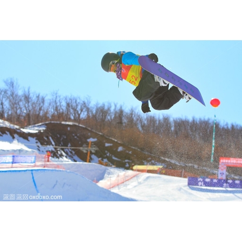 U型 滑雪 比赛 体育 运动 赛事 运动场 运动员 仰视 仰拍 活力四射 商业摄影商用图片