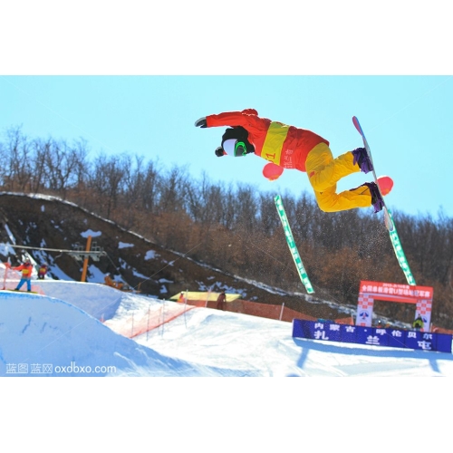 U型 滑雪 比赛 体育 运动 赛事 运动场 男 运动员 仰视 仰拍 活力四射 商业摄影商用图片