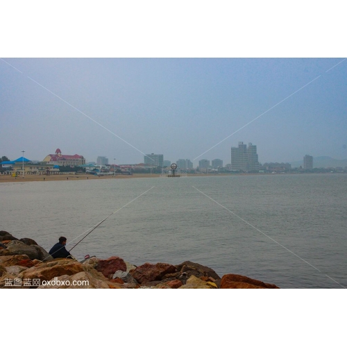 秦皇岛海边大海礁石垂钓的渔民摄影